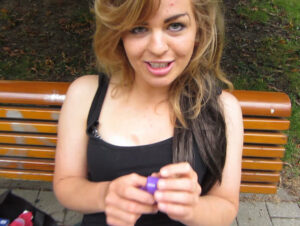 FrankfurterGirl Porno Video: Öffentlicher ORGASMUS mitten in FRANKFURT