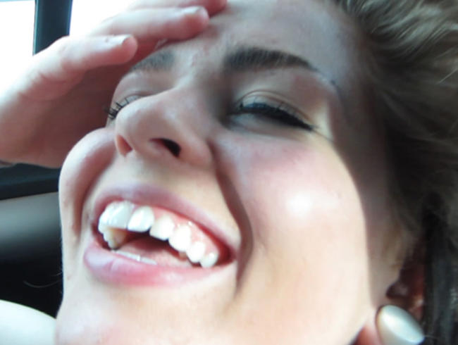 FrankfurterGirl Porno Video: Heftiger ORGASMUS im FRANKFURTER Taxi